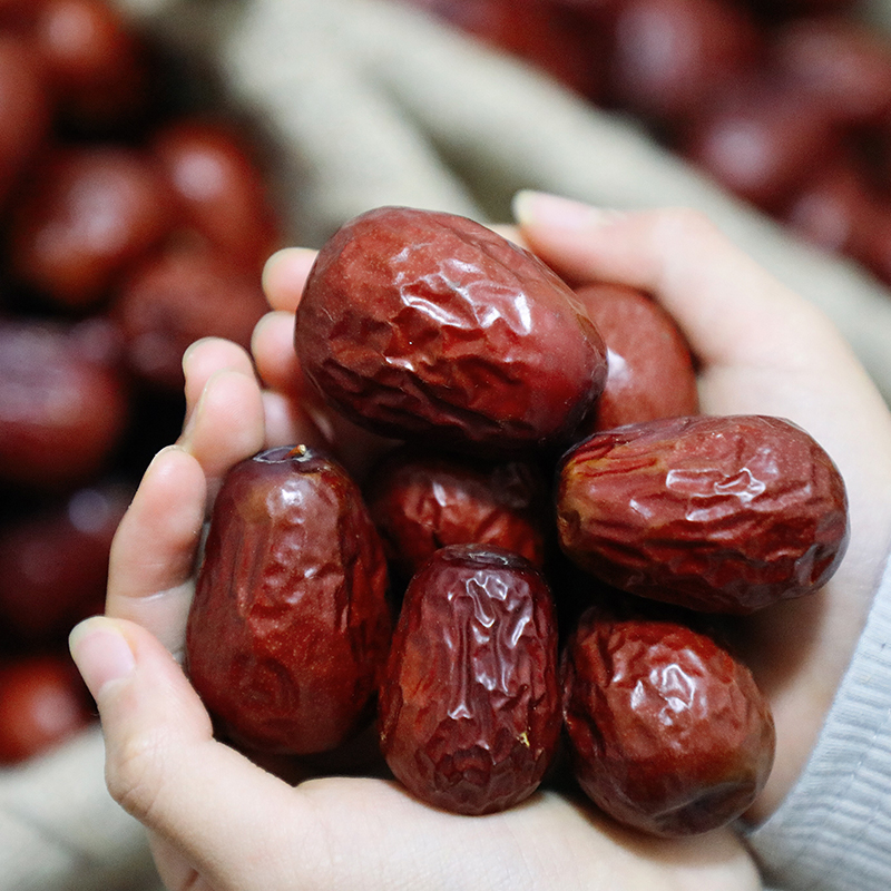 和田【特级大枣】个大皮薄核小、肉质厚实、咬起来有嚼劲甜度高、煲汤、熬粥、泡茶、直接吃