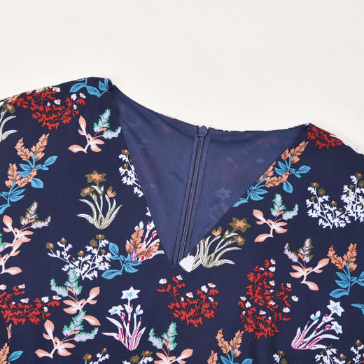 圣三利女装秋季中长款花色V领连衣裙SL1937304 商品图4