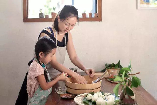 寒假里,如何才能让娃成为家务小能手?(2-12岁小朋友的家务清单)