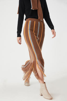  秋冬 撞色羊绒针织流苏裙 SJF92W234N