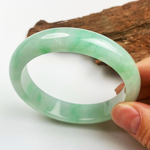 派瑞翡翠 翡翠手镯 糯种 飘绿花 商品图2