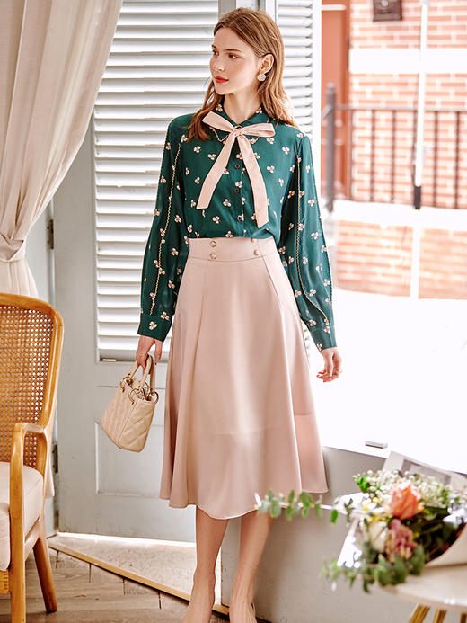 欧芮儿缎面半身裙春季新款高腰显瘦时尚气质优雅年轻垂坠感A字裙 商品图2