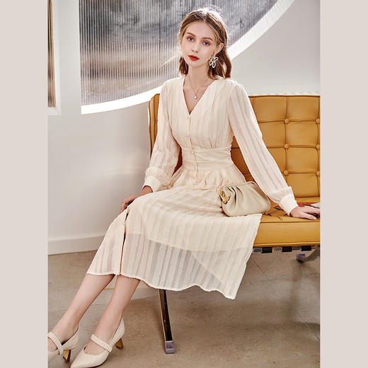 欧芮儿雪纺连衣裙女春季新款收腰显瘦气质优雅法式V领烧花A字摆裙 商品图1