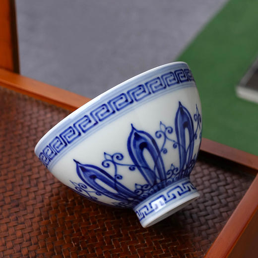 青花柴窑莲瓣鸡心杯 商品图1