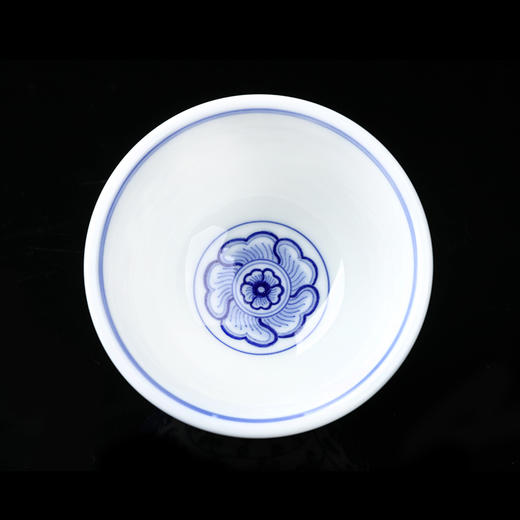 青花柴窑缠枝莲纹压手杯 商品图4