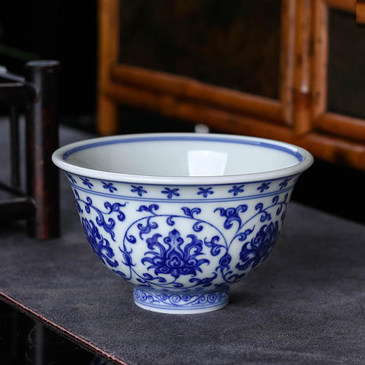 青花柴窑缠枝莲纹压手杯 商品图2