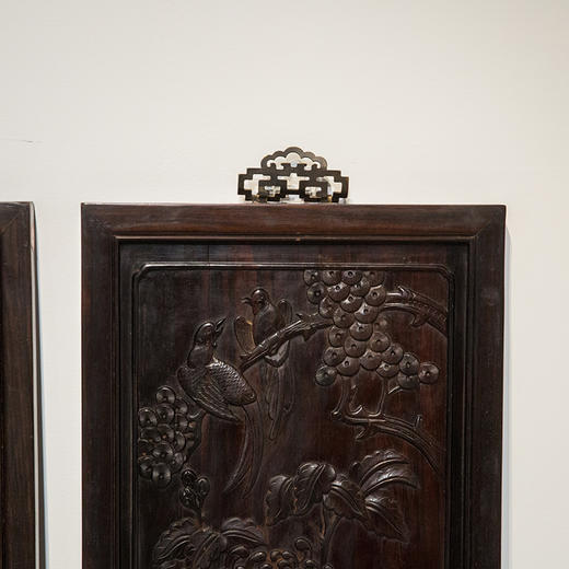 清代  紫檀铲地浮雕梅花竹菊四条屏 商品图3
