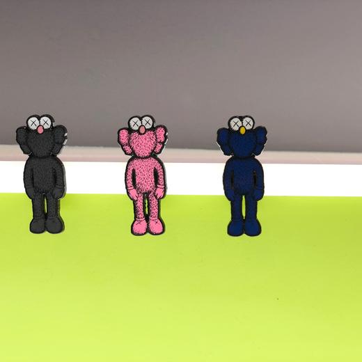 Kaws Take 胸针套装 商品图2