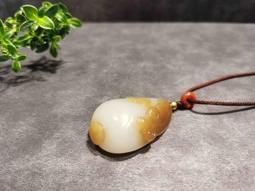 【御珠宫坊】糖羊脂白玉牛挂件 商品图2