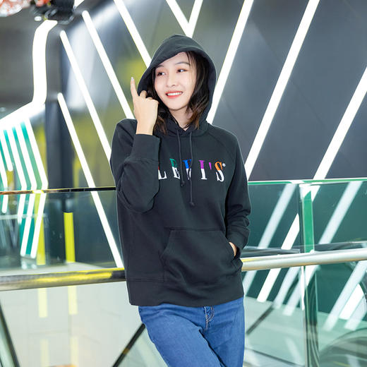 Levis李维斯 女士黑色加绒连帽套头卫衣359460247 商品图3