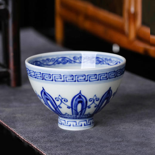青花柴窑莲瓣鸡心杯 商品图2