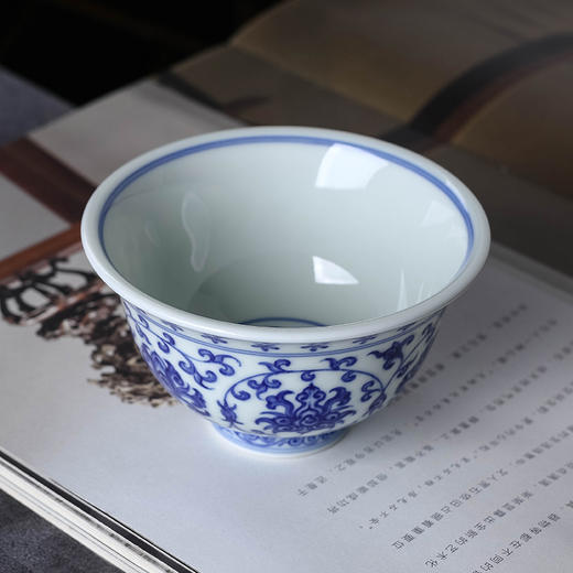 青花柴窑缠枝莲纹压手杯 商品图3