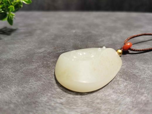 【御珠宫坊】羊脂白玉子料荷花挂件 商品图2