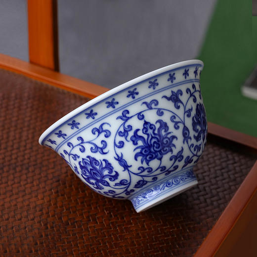 青花柴窑缠枝莲纹压手杯 商品图1