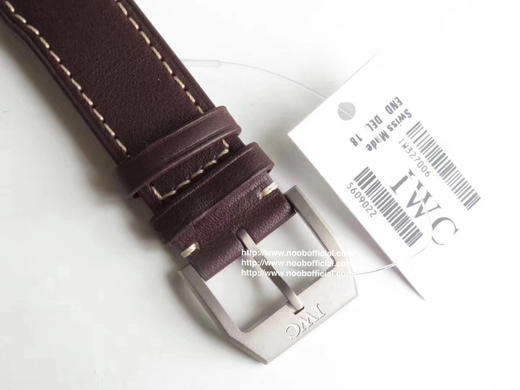 MKS 新品上市【马克系列再添新一成员 复古风格】MKS成名作万国飞行员系列马克18——IW327006腕表，隆重登场。简单商务的设计之下，蕴含一丝浓烈的复古情怀 商品图3