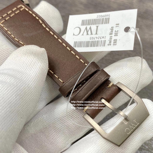 MKS 新品上市【马克系列再添新一成员 复古风格】MKS成名作万国飞行员系列马克18——IW327006腕表，隆重登场。简单商务的设计之下，蕴含一丝浓烈的复古情怀 商品图9