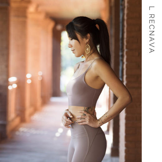 【裸感】一体式胸垫 肩带可调运动内衣女低强度美背瑜伽背心bra 商品图1