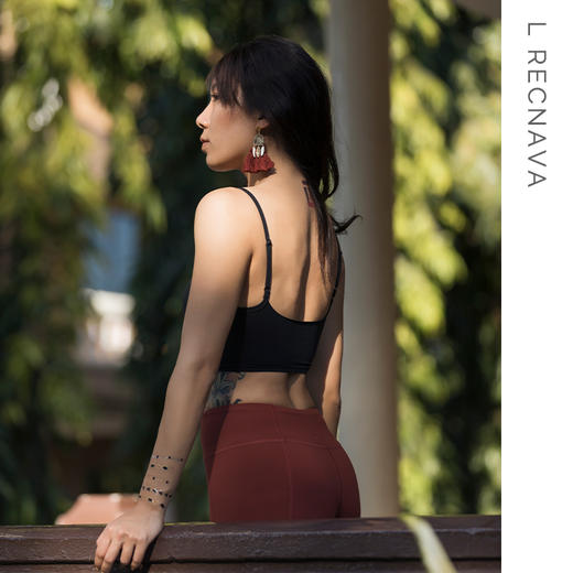 【裸感】一体式胸垫 肩带可调运动内衣女低强度美背瑜伽背心bra 商品图2