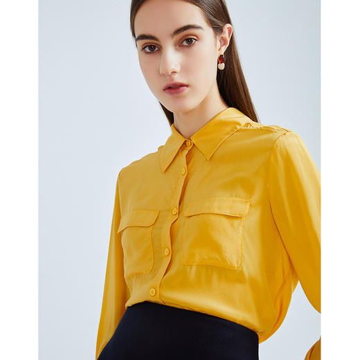 EITIE爱特爱春季新款明亮复古洋气显瘦气质口袋装饰衬衫上衣6309004 商品图3