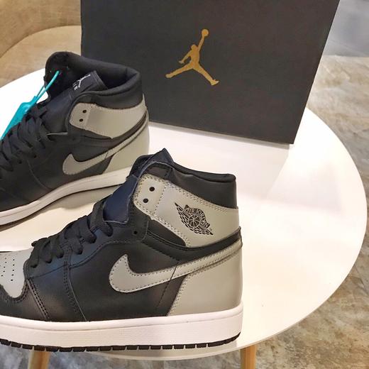 点此购买 aj男女高帮黑灰篮球鞋 cq173468