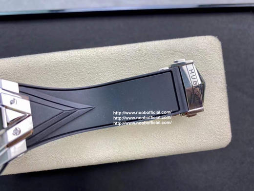 Hublot 恒宝 宇舶 计时机械款 剑锋 全新Big Bang Sang Bleu II 刺青腕表  再次与知名刺青工作室Sang Bleu合作，推出又款利用几何图形巧妙构思的刺青ll腕表 商品图3