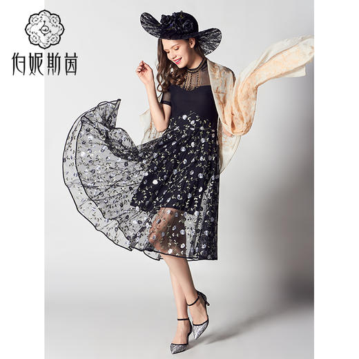 2S69311--黑色连衣裙--国王的虔诚--《智慧之光--波斯艺术》 商品图2