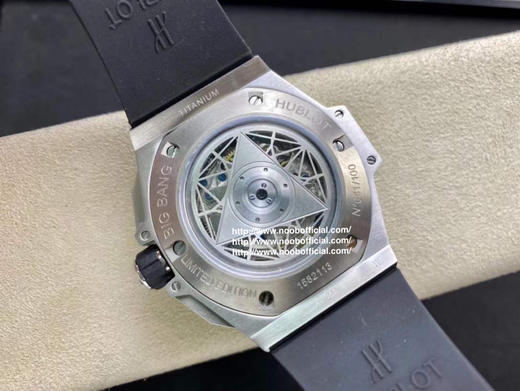 Hublot 恒宝 宇舶 计时机械款 剑锋 全新Big Bang Sang Bleu II 刺青腕表  再次与知名刺青工作室Sang Bleu合作，推出又款利用几何图形巧妙构思的刺青ll腕表 商品图6