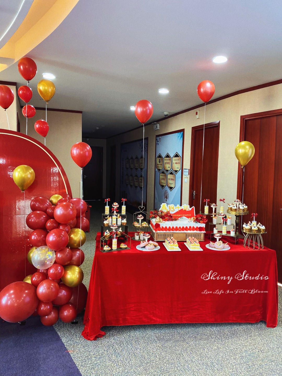 《携手共进》红色系周年庆氛围布置 - 花 非 花