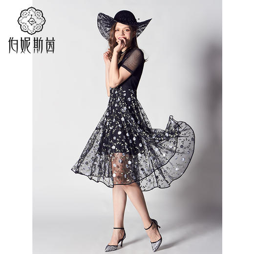 2S69311--黑色连衣裙--国王的虔诚--《智慧之光--波斯艺术》 商品图4