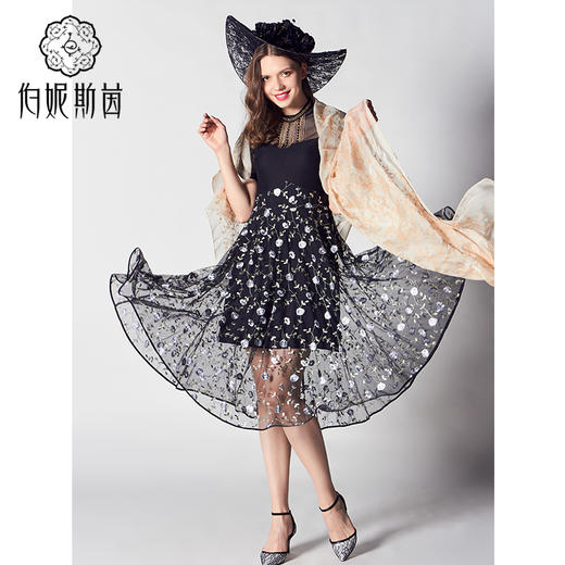 2S69311--黑色连衣裙--国王的虔诚--《智慧之光--波斯艺术》 商品图3