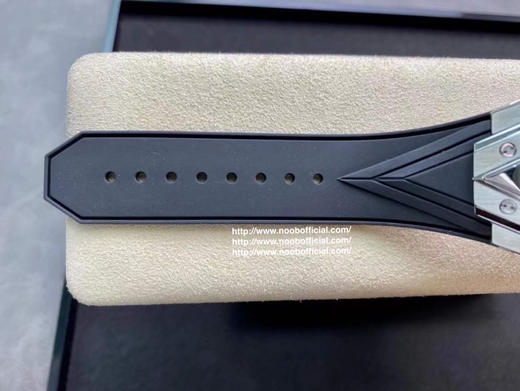 Hublot 恒宝 宇舶 计时机械款 剑锋 全新Big Bang Sang Bleu II 刺青腕表  再次与知名刺青工作室Sang Bleu合作，推出又款利用几何图形巧妙构思的刺青ll腕表 商品图2