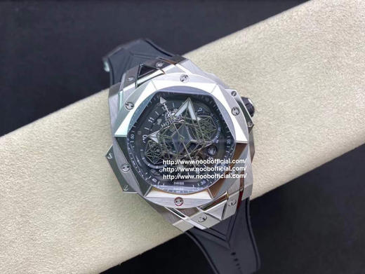 Hublot 恒宝 宇舶 计时机械款 剑锋 全新Big Bang Sang Bleu II 刺青腕表  再次与知名刺青工作室Sang Bleu合作，推出又款利用几何图形巧妙构思的刺青ll腕表 商品图4