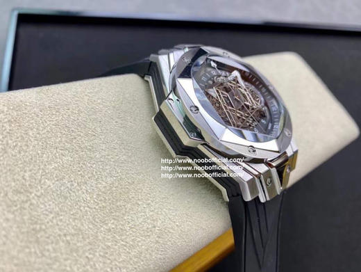 Hublot 恒宝 宇舶 计时机械款 剑锋 全新Big Bang Sang Bleu II 刺青腕表  再次与知名刺青工作室Sang Bleu合作，推出又款利用几何图形巧妙构思的刺青ll腕表 商品图1