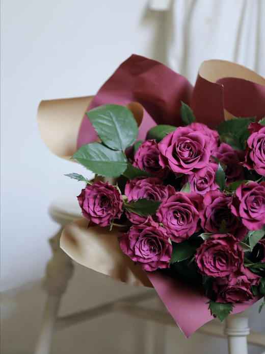 蓝莓多头玫瑰【我们相爱一生，一生还是太短】简小姐精选 复古浓郁气质紫红色多头玫瑰 蓝莓 10枝 2束包邮 下单5天内发货 商品图4