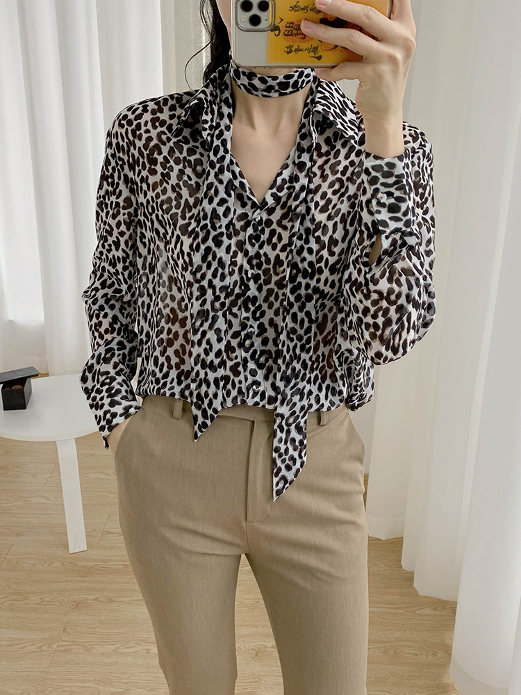 白色豹纹飘带衬衫
