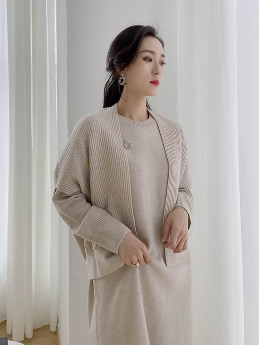 米杏色羊毛针织连衣裙 商品图1