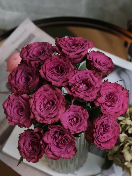 蓝莓多头玫瑰【我们相爱一生，一生还是太短】简小姐精选 复古浓郁气质紫红色多头玫瑰 蓝莓 10枝 2束包邮 下单5天内发货 商品图11