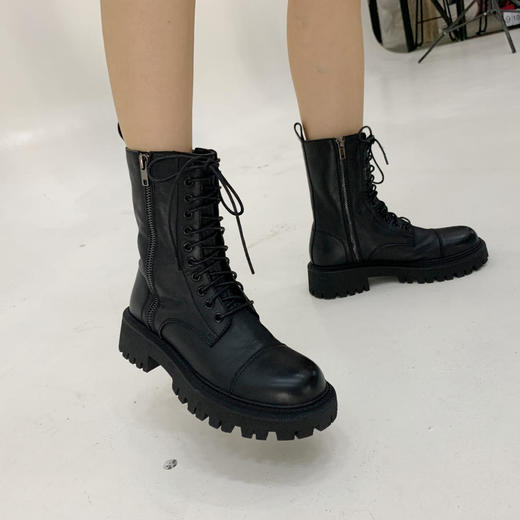 社群专属秒杀 | THESOWING 新款真皮厚底中筒马丁靴女鞋（码数正，脚瘦选小一码）[福利品] 商品图1