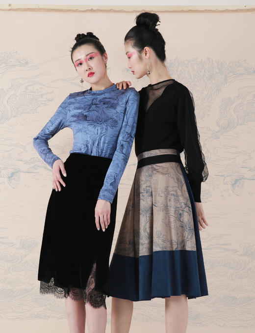 原价【伯妮斯茵】复古风印花半高领花青色T恤--修姱--浪漫觉醒《离骚》1T5281 商品图3