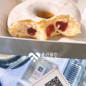 草莓甜甜圈