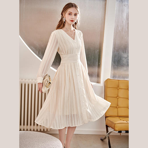 欧芮儿雪纺连衣裙女春季新款收腰显瘦气质优雅法式V领烧花A字摆裙 商品图0