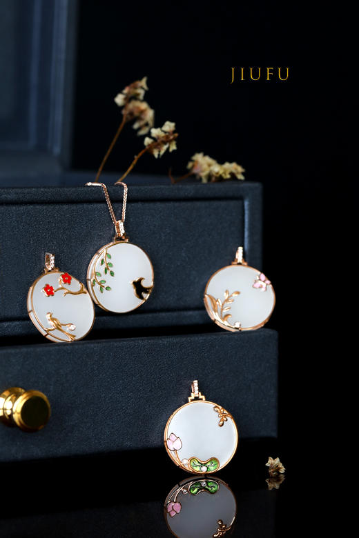 18K玫瑰金和田玉（白玉）镶钻吊坠--春归/小圆牌直径15mm 商品图4