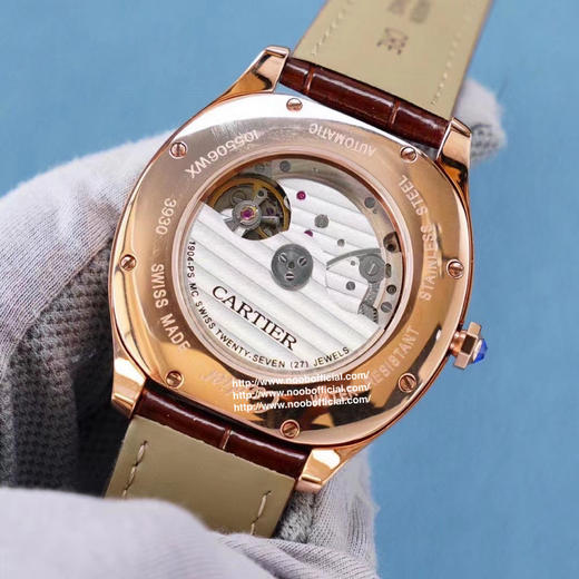 GS 【无与伦比 刚正典雅】GS新品——卡地亚Drive de Cartier系列腕表。以典雅肃穆的枕形设计搭配利落大方的线条布局，尽显男儿阳刚不屈的魅力 商品图10