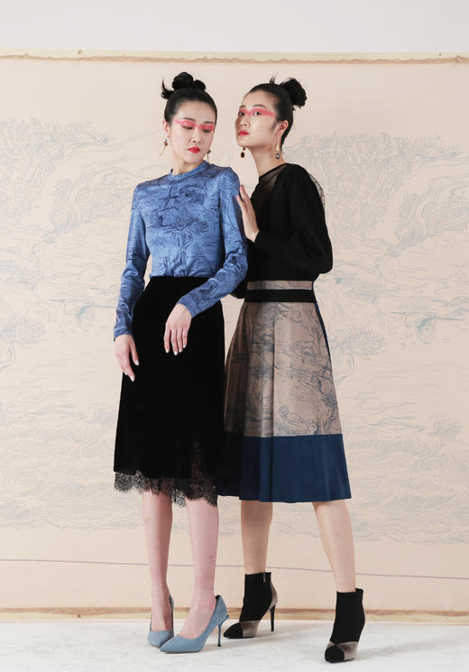 原价【伯妮斯茵】复古风印花半高领花青色T恤--修姱--浪漫觉醒《离骚》1T5281 商品图2