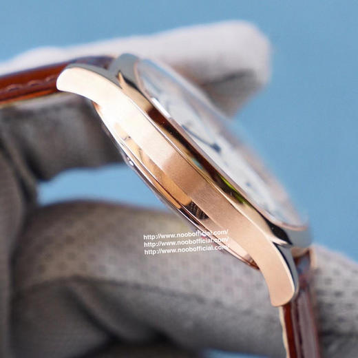 GS 【无与伦比 刚正典雅】GS新品——卡地亚Drive de Cartier系列腕表。以典雅肃穆的枕形设计搭配利落大方的线条布局，尽显男儿阳刚不屈的魅力 商品图13