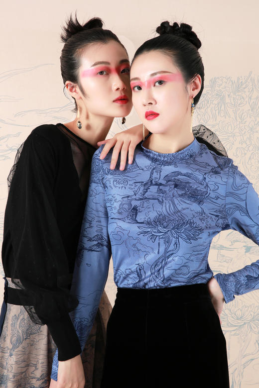 原价【伯妮斯茵】复古风印花半高领花青色T恤--修姱--浪漫觉醒《离骚》1T5281 商品图1