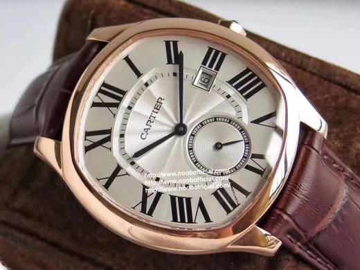 GS 【无与伦比 刚正典雅】GS新品——卡地亚Drive de Cartier系列腕表。以典雅肃穆的枕形设计搭配利落大方的线条布局，尽显男儿阳刚不屈的魅力 商品图1