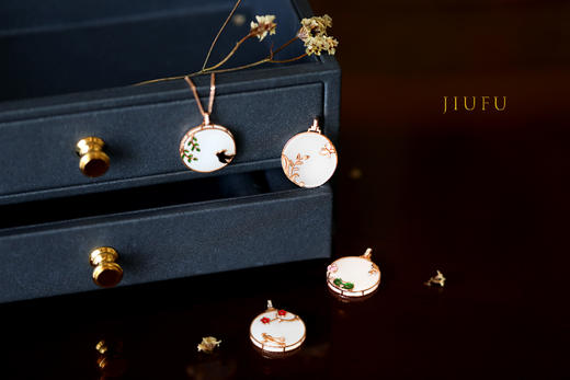 18K玫瑰金和田玉（白玉）镶钻吊坠--秋实/小圆牌直径15mm 商品图3