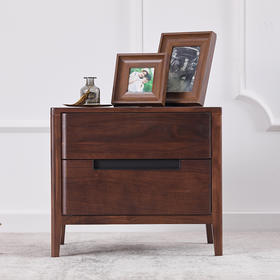 【现代实木风-NJT1302C03床头柜】现代实木/现代简约/卧室/北美黑胡桃/实木床头柜