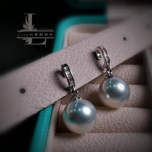 “”月光银冷皮澳白珍珠耳钉 商品图1